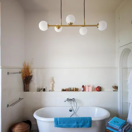 D'hotes - - Des Roses 3* Nimes