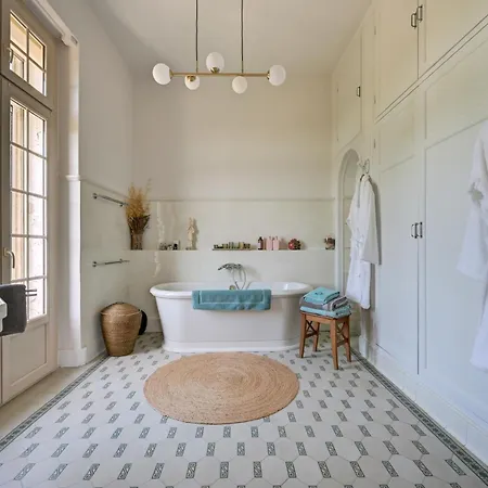 D'hotes - - Des Roses Nimes