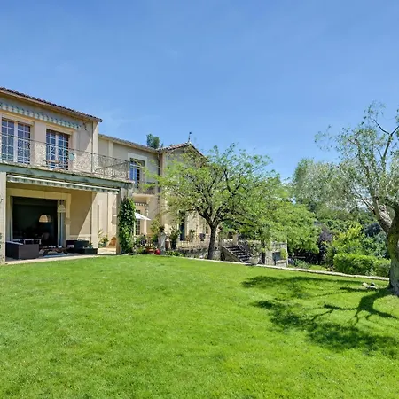 D'hotes - - Des Roses Bed and breakfast Nimes