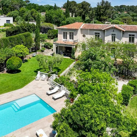 D'hotes - - Des Roses 3* Nimes