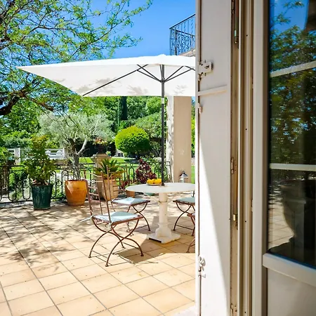 D'hotes - - Des Roses 3* Nimes