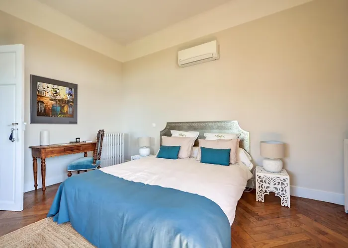 D'hotes - - Des Roses Nimes
