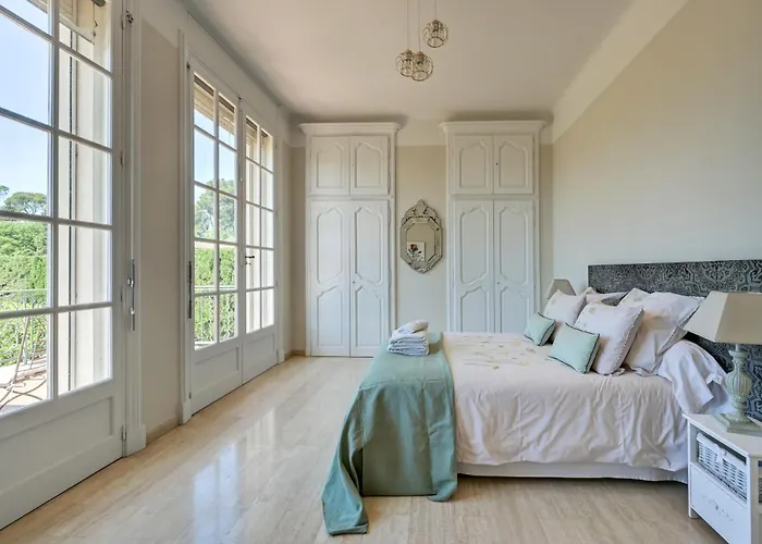 D'hotes - - Des Roses Bed & Breakfast 3*